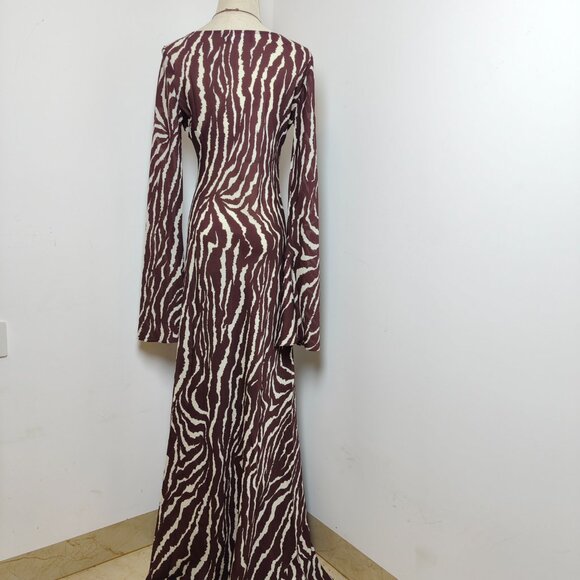 Realisation Par The Gia Bell-Sleeve Maxi Dress in Silk Jianhong Crepe - Picture 6 of 13